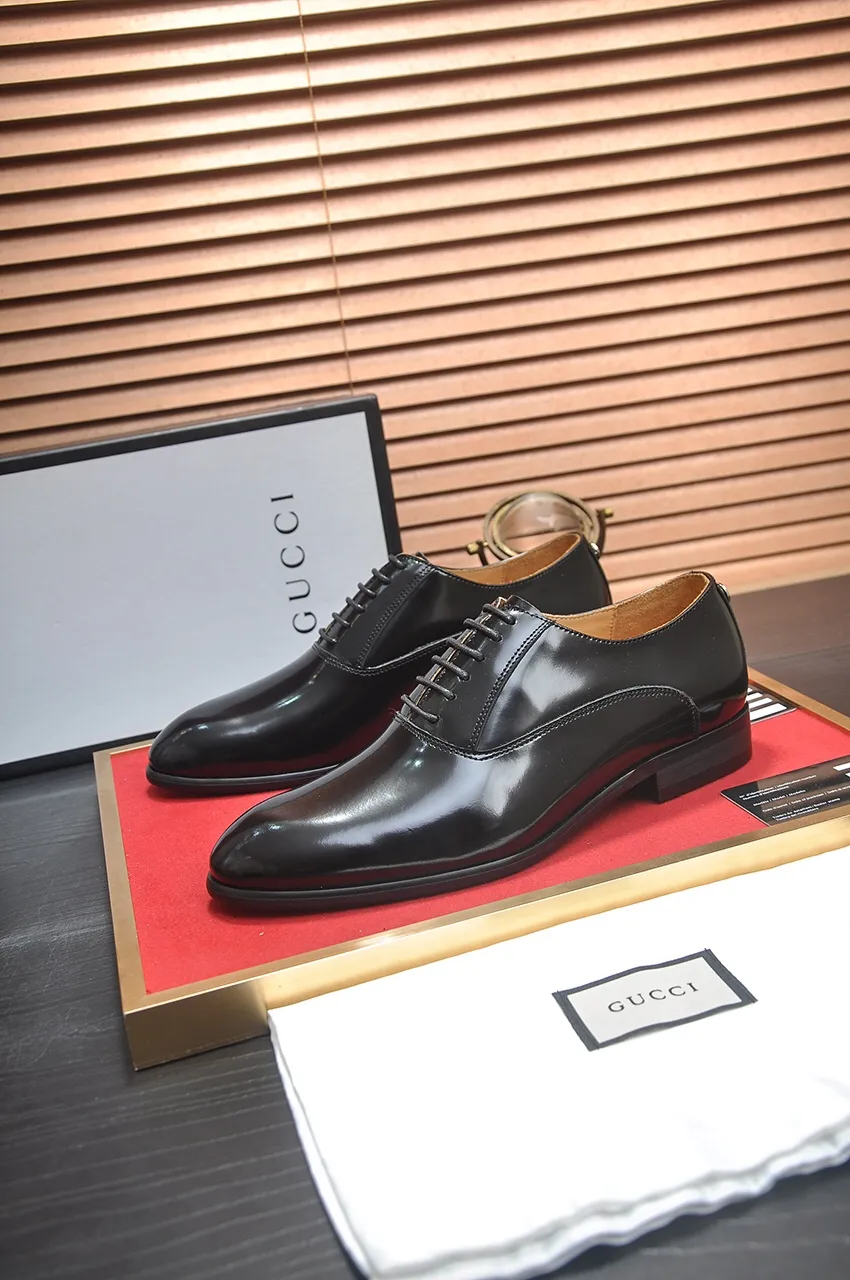 Men's shoes💰500💶Italy's top luxury men's shoe giant (GUCCI) (Gucci) (full cowhide lining) new arrival🍃Original European style🔰 Pleasant to the eye😍In order to make the shoes more durable and non-deformable🌀The production continues to follow traditional methods but there is still no lack of innovation💪Choose original sheepskin for the leather♻️ Smooth and natural And extra bright ⭐Made of imported cowhide, the first choice of rich people 38-45 (45 customized)